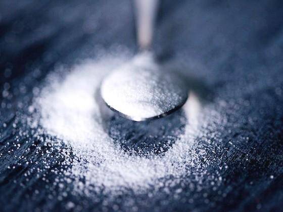 Taşan bir kaşık dolusu şeker